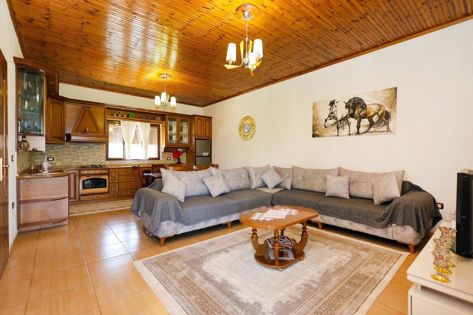 Villa Kevin Berat Exterior photo