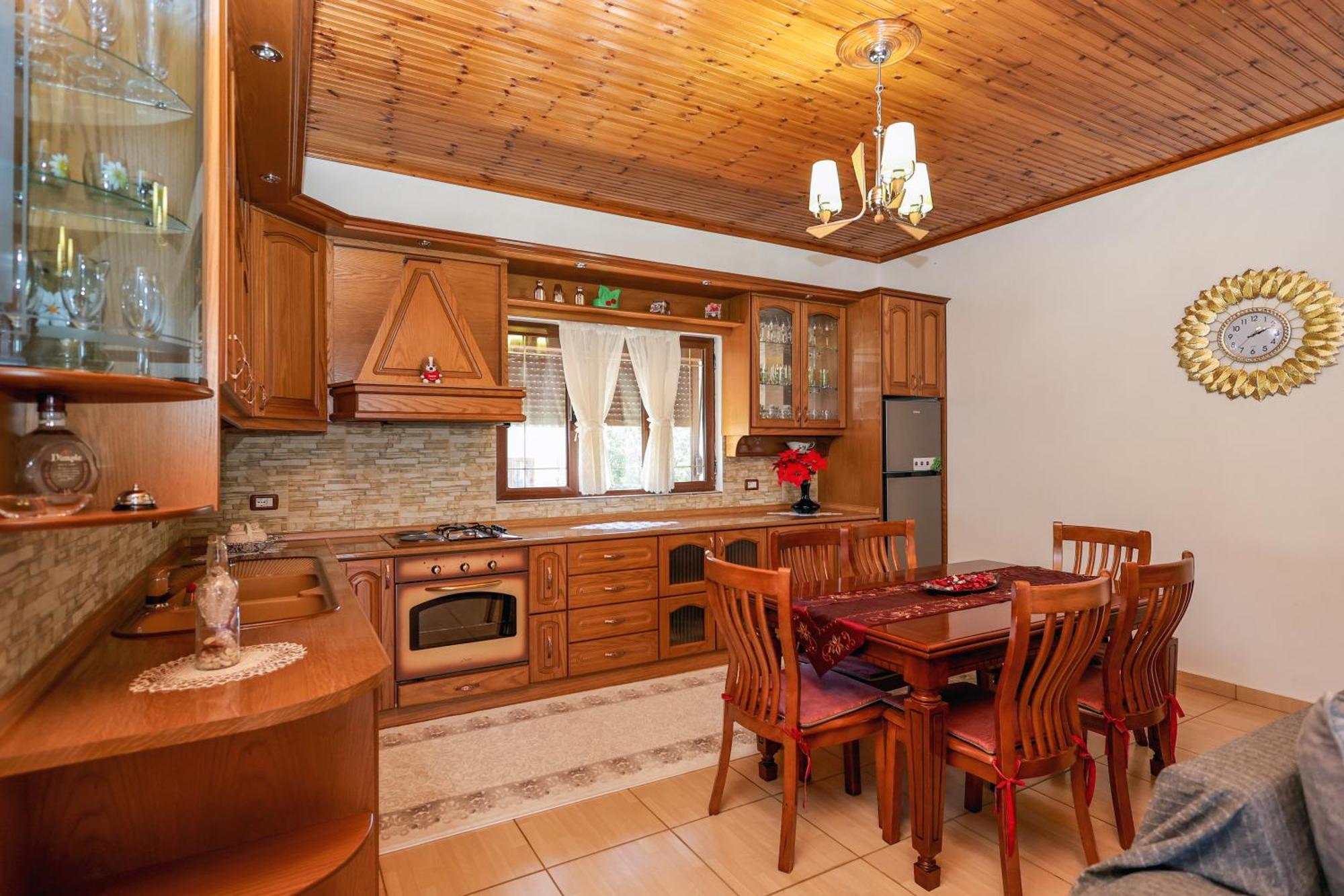 Villa Kevin Berat Exterior photo