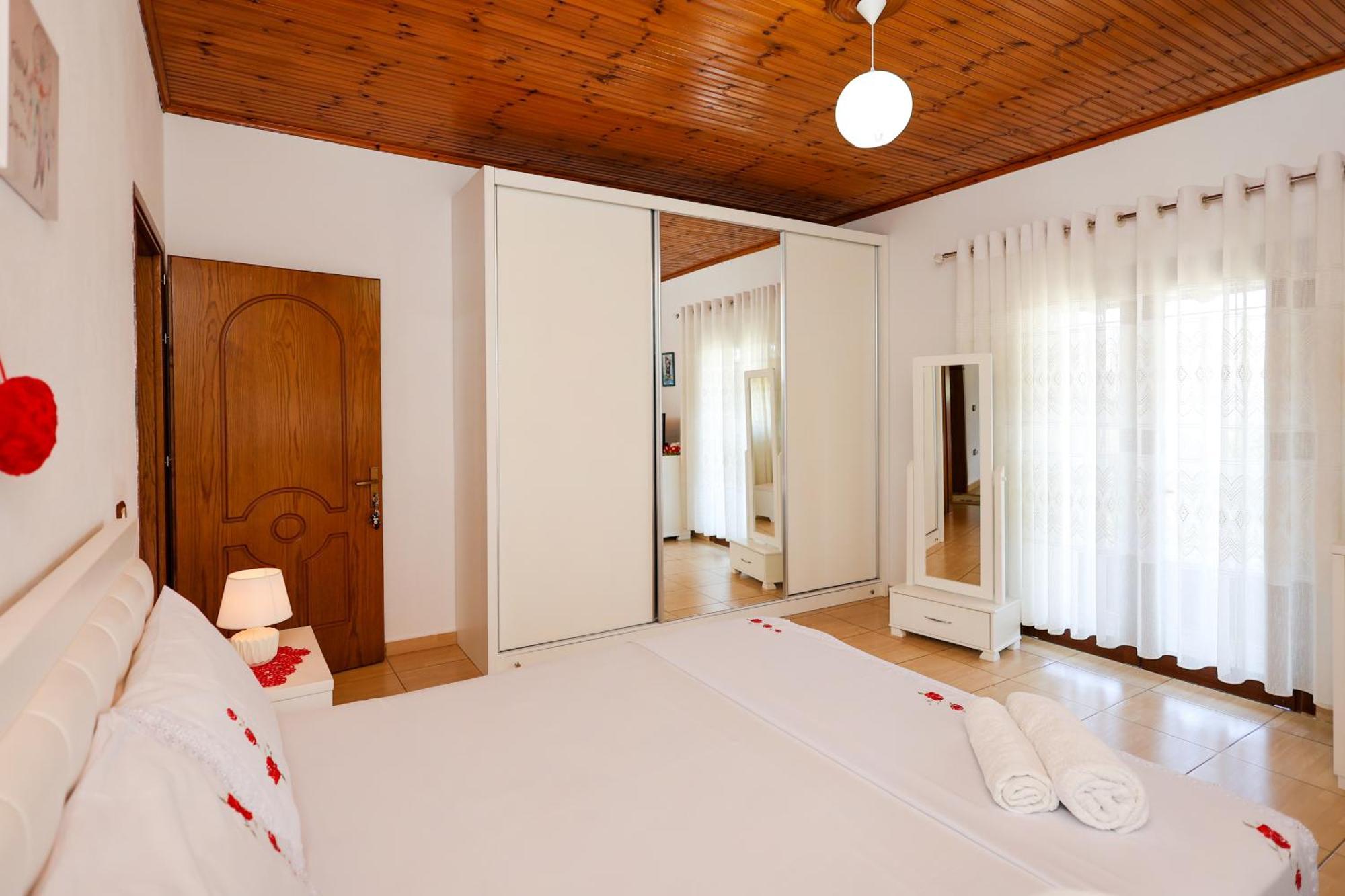 Villa Kevin Berat Exterior photo