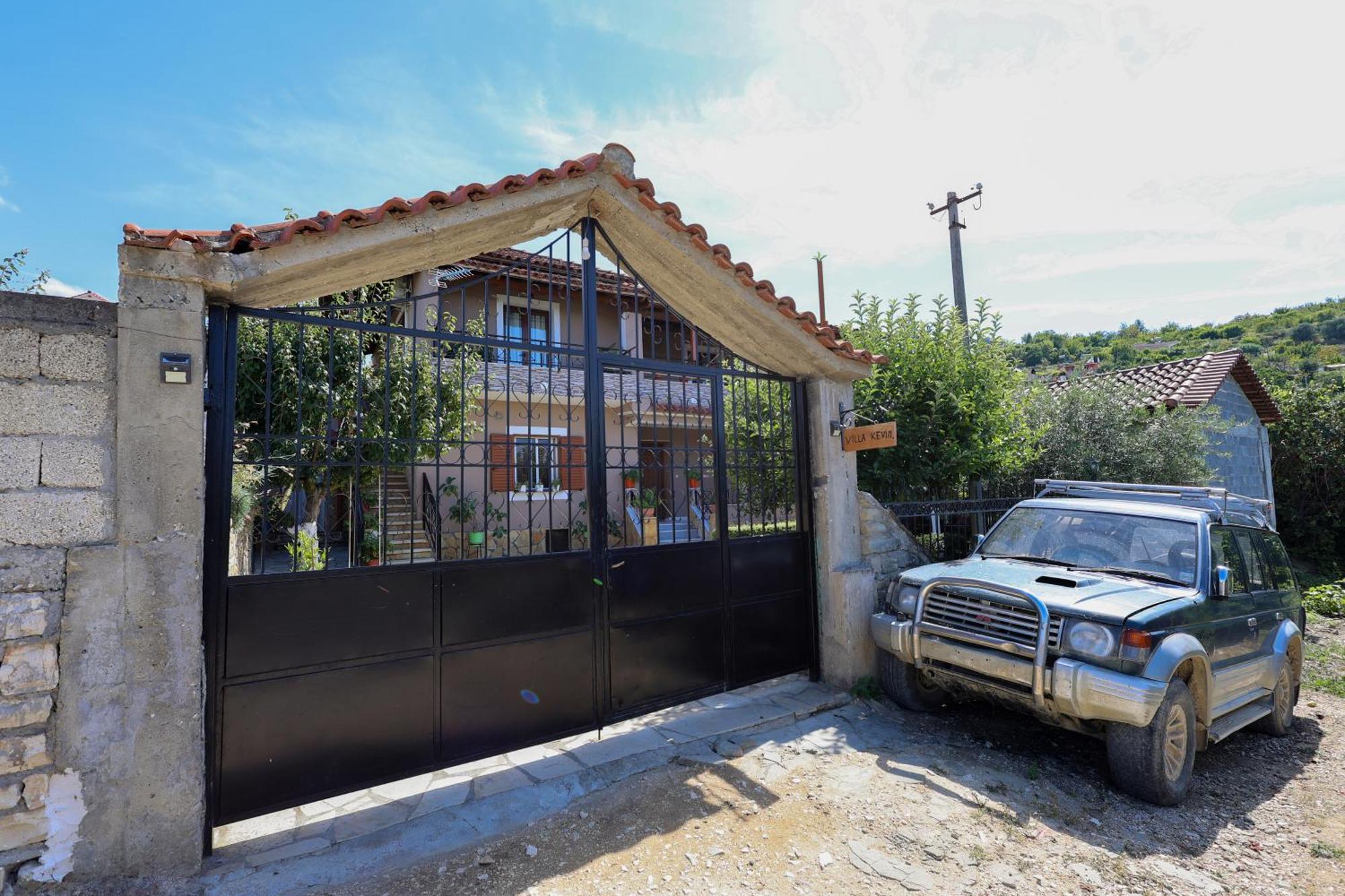 Villa Kevin Berat Exterior photo
