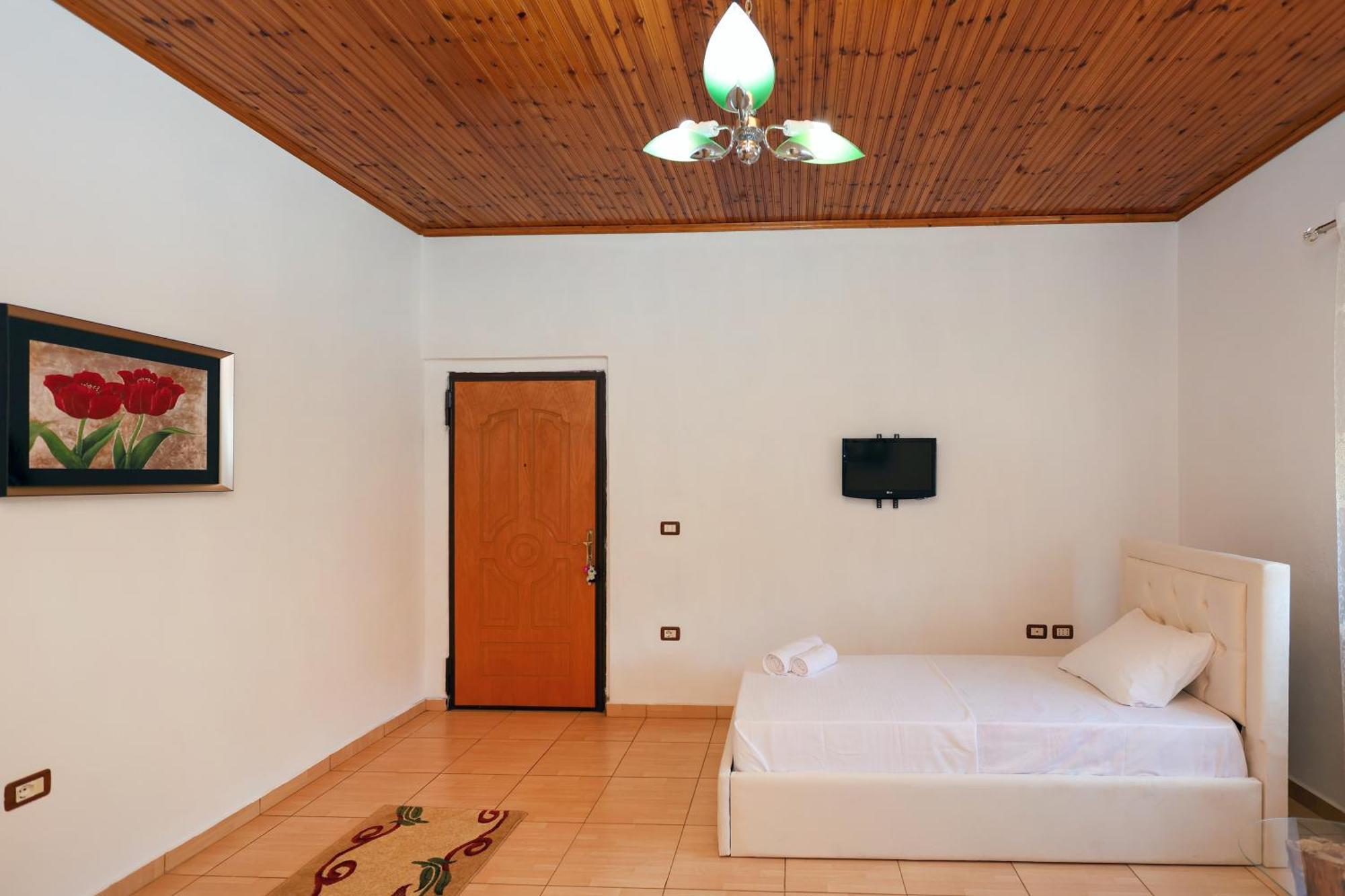 Villa Kevin Berat Exterior photo