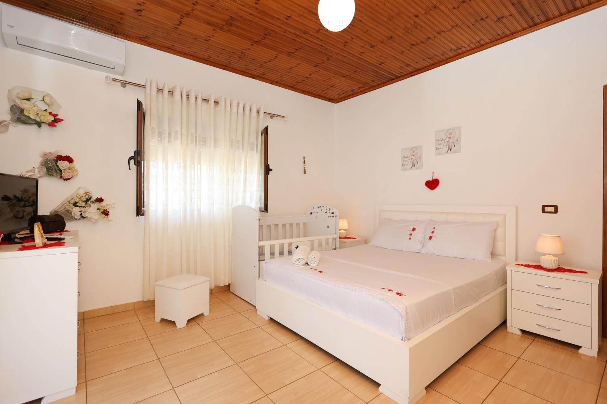 Villa Kevin Berat Exterior photo
