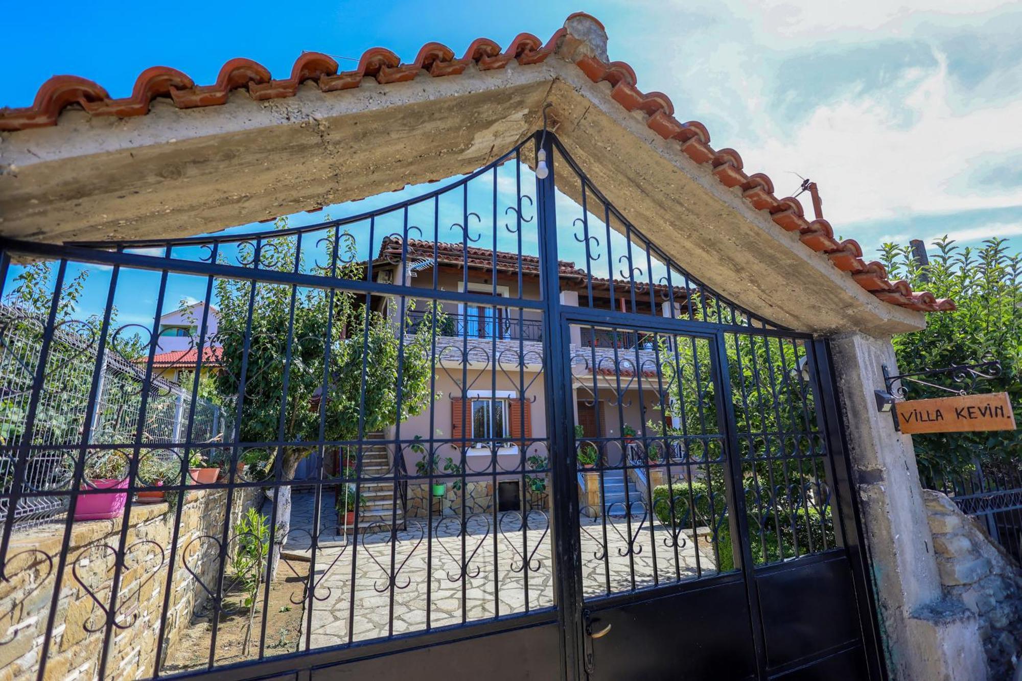 Villa Kevin Berat Exterior photo