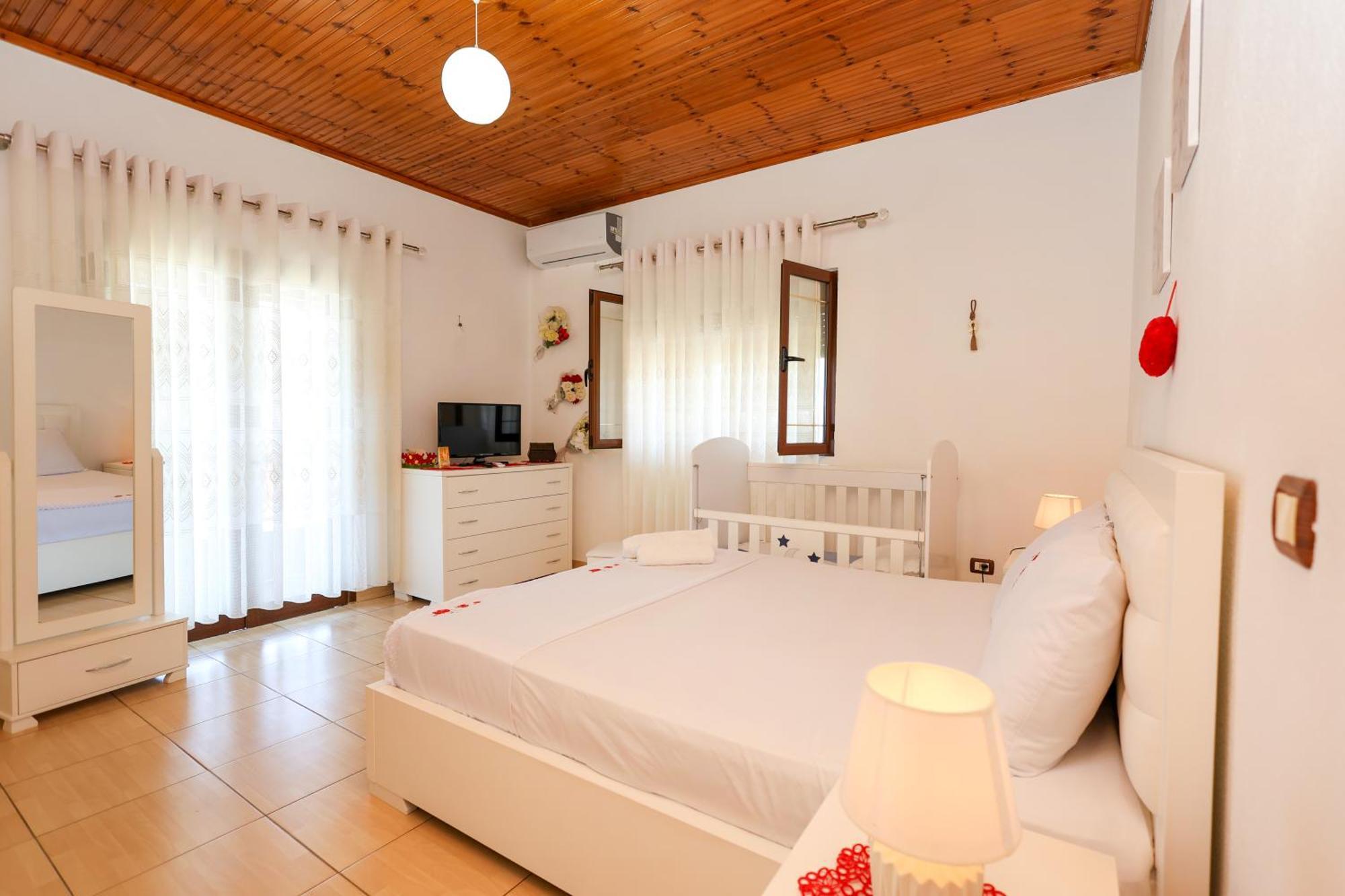 Villa Kevin Berat Exterior photo