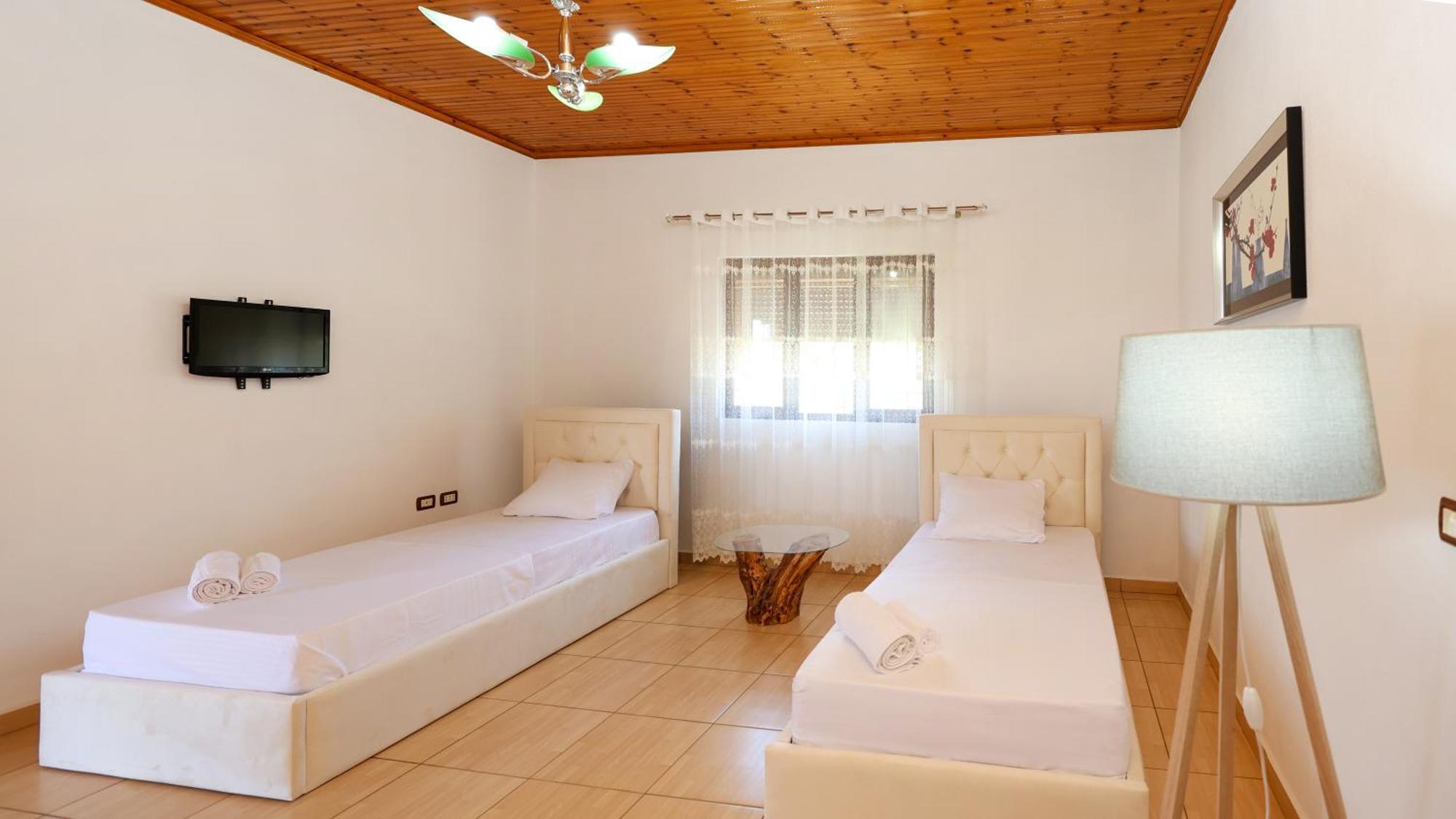 Villa Kevin Berat Exterior photo