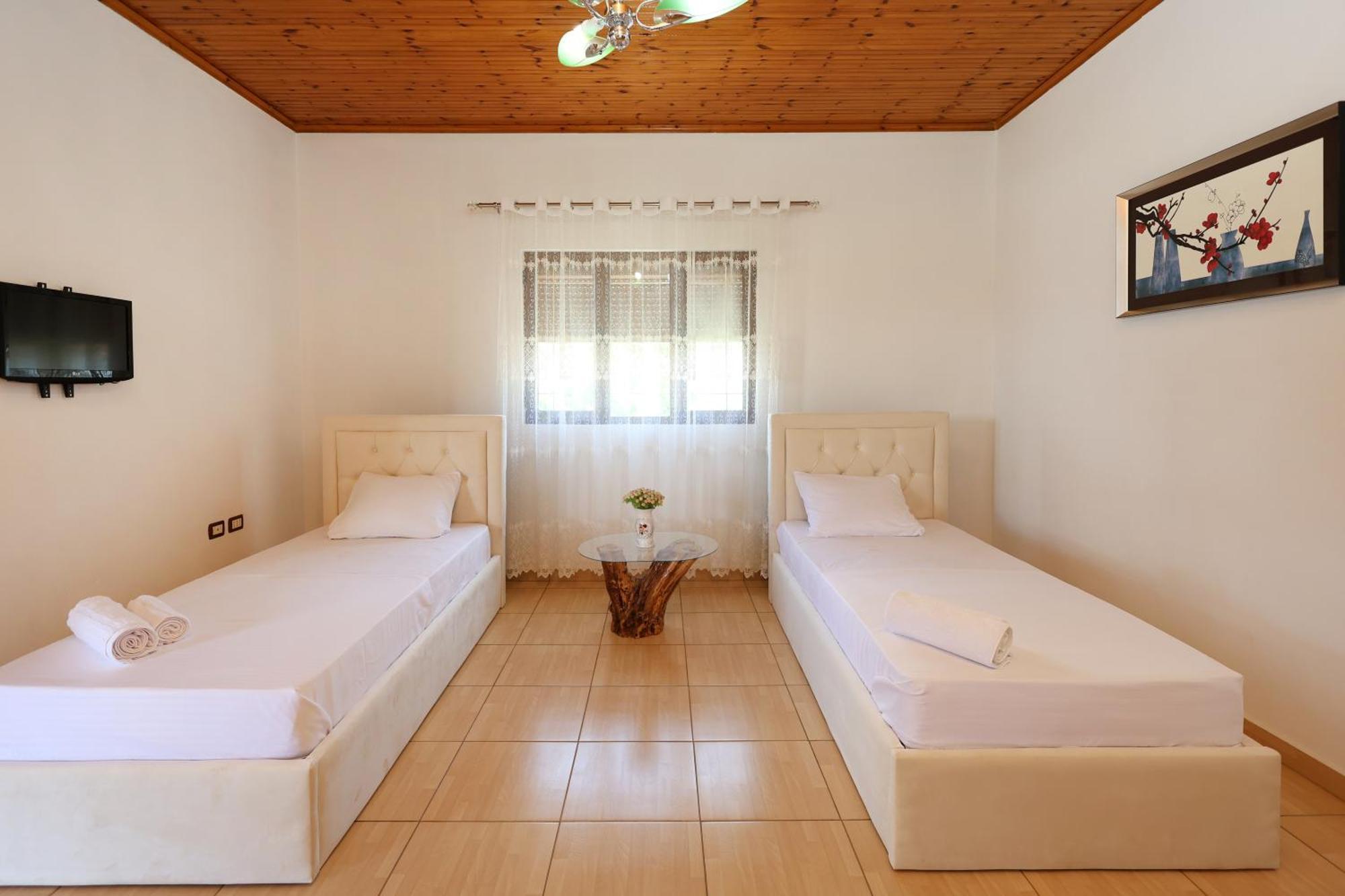 Villa Kevin Berat Exterior photo
