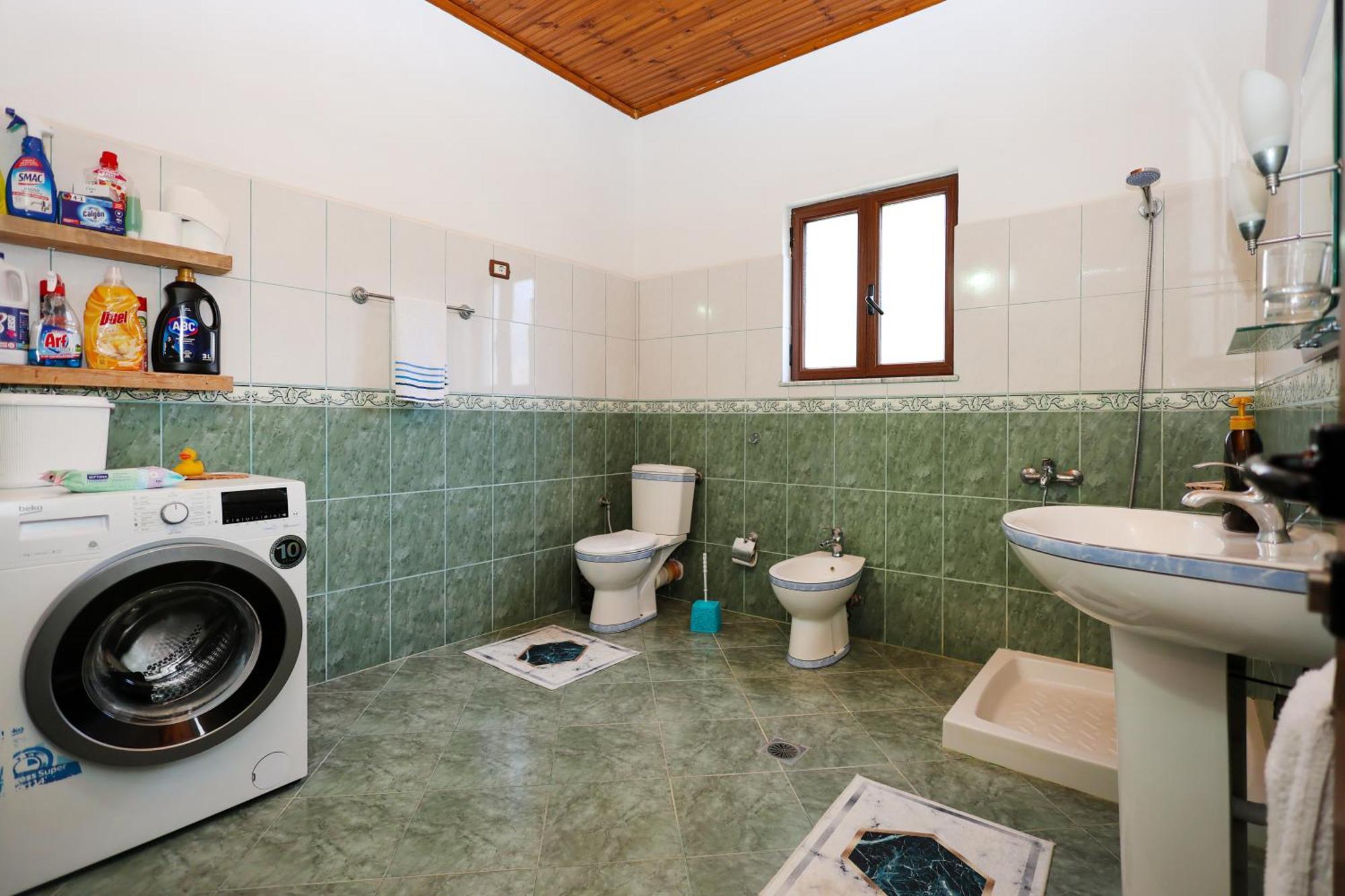 Villa Kevin Berat Exterior photo